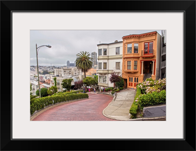 Photograph of the curvy and famous Lombard Street in San Francisco, CA.