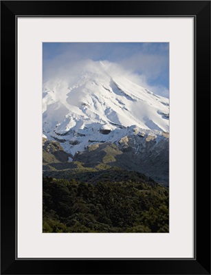 Dormant volcano Mount Egmont, Egmont National Park, North Island, New Zealand