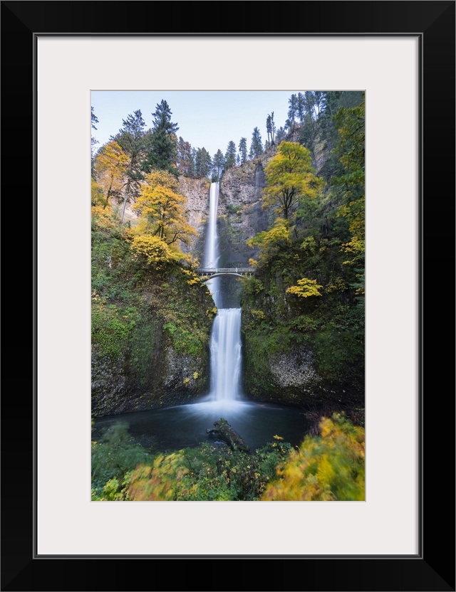 Multnomah Falls in autumn, Cascade Locks, Multnomah county, Oregon, United States of America, North America