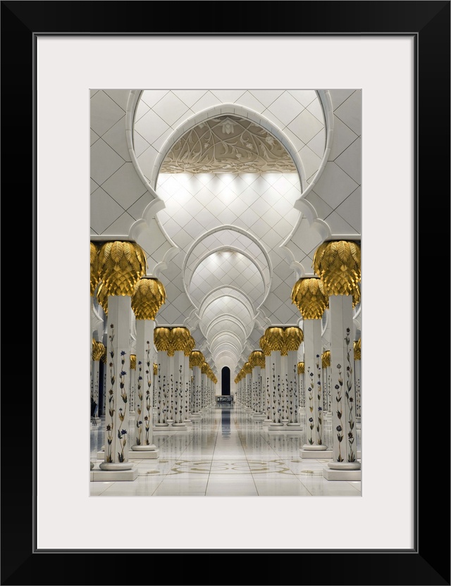 Prayer hall of Sheikh Zayed Bin Sultan Al Nahyan Mosque, Abu Dhabi, United Arab Emirates