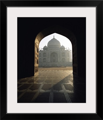 Taj Mahal, seen through gateway, Agra, Uttar Pradesh state, India