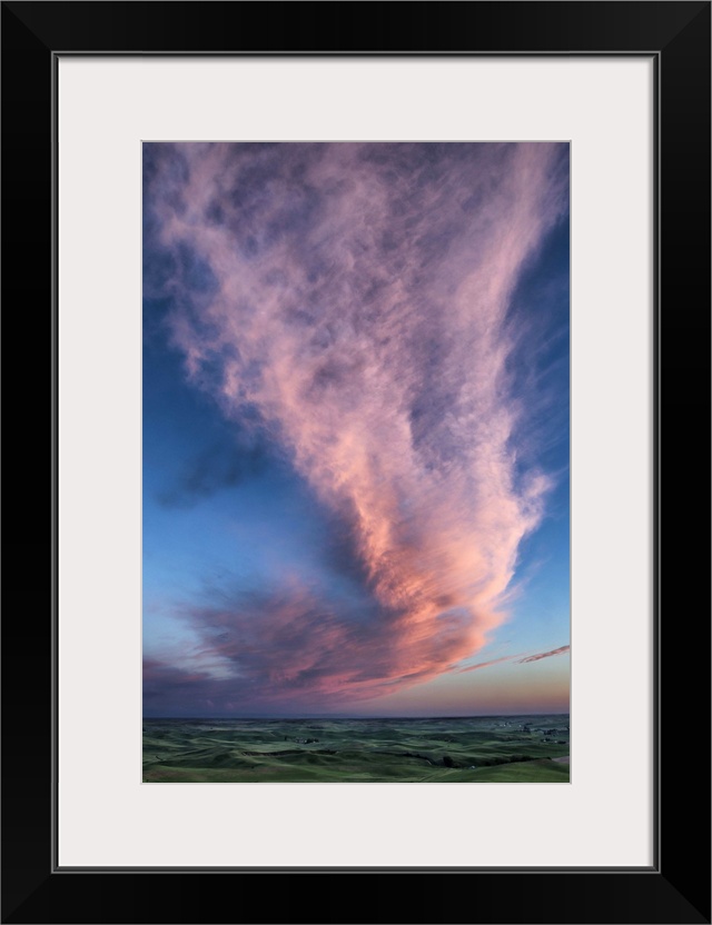 Beautiful sunset with clouds in the Palouse region of Washington State