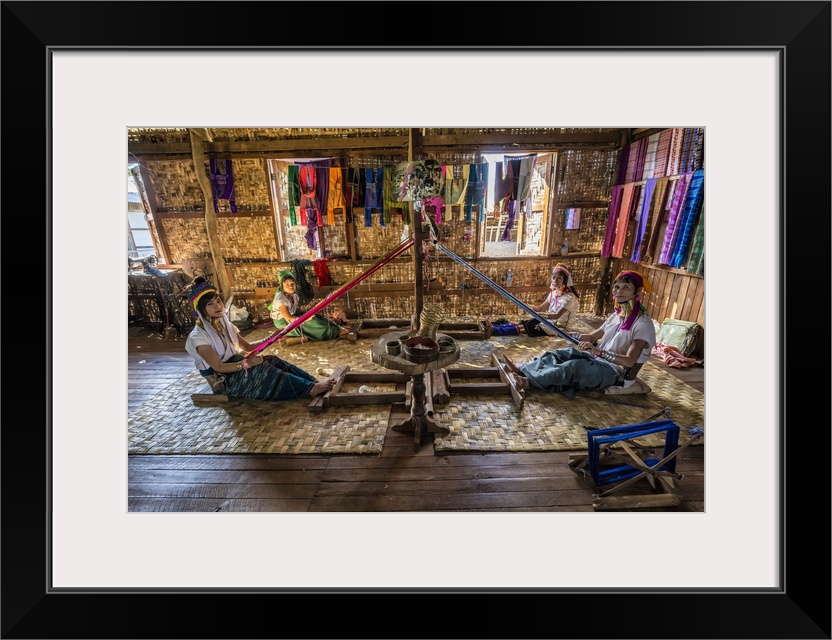 Padaung ring necked women in Inle Lake, Myanmar