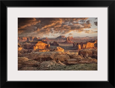 Picturesque Hunts Mesa Rock Formation In Monument Valley, Utah
