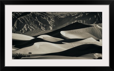 The amazing Mesquite Sand Dunes at Death Valley National Park