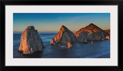 The Last Light Of The Day Hits The Arch In Cabo San Lucas