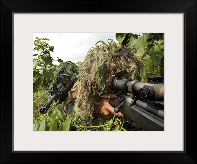 Soldiers dressed in ghillie suits