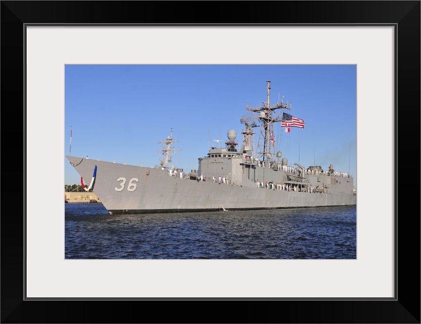 Mayport, Florida, October 30, 2012 - The guided-missile frigate USS Underwood (FFG 36) returns to Naval Station Mayport.
