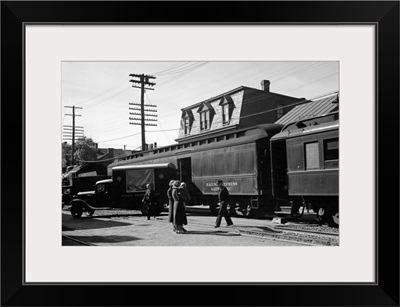 Passengers arriving at the railroad station in Hagerstown, Maryland, 1937