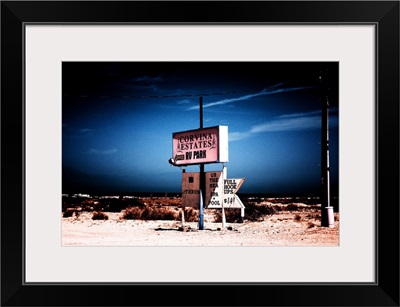 A sign beside the road in America with a blue sky