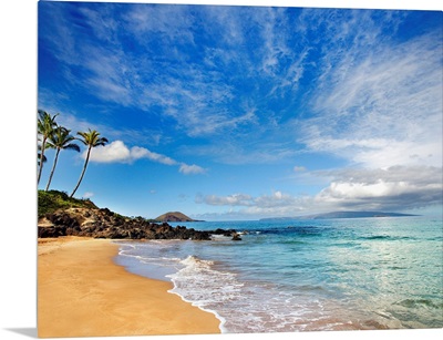 Hawaii, Maui, Makena, Secret Beach, Turquoise Ocean With Palm Trees And Sandy Beach