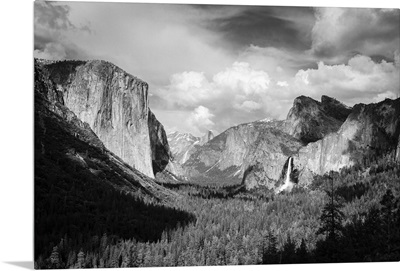 Yosemite Valley from Tunnel View, California