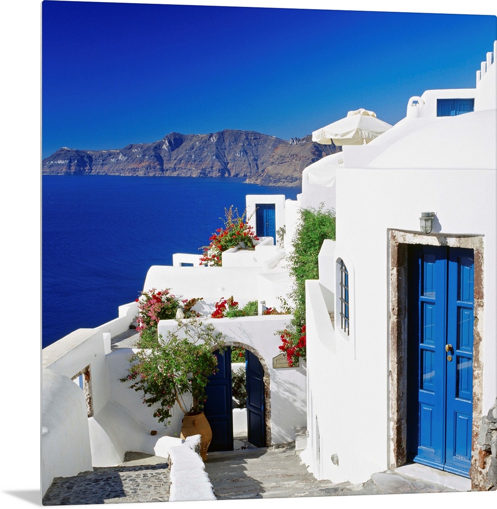 Greece, Aegean islands, Cyclades, Santorini, traditional houses and the crater