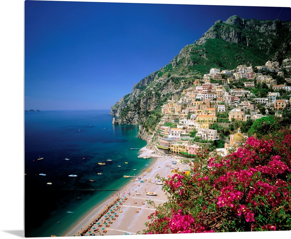 Italy, Campania, Positano, view over town and coast, Amalfi coast