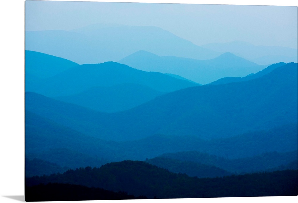 USA, Virginia, Blue Ridge Parkway, Appalachian Mountains fading into distance on spring afternoon