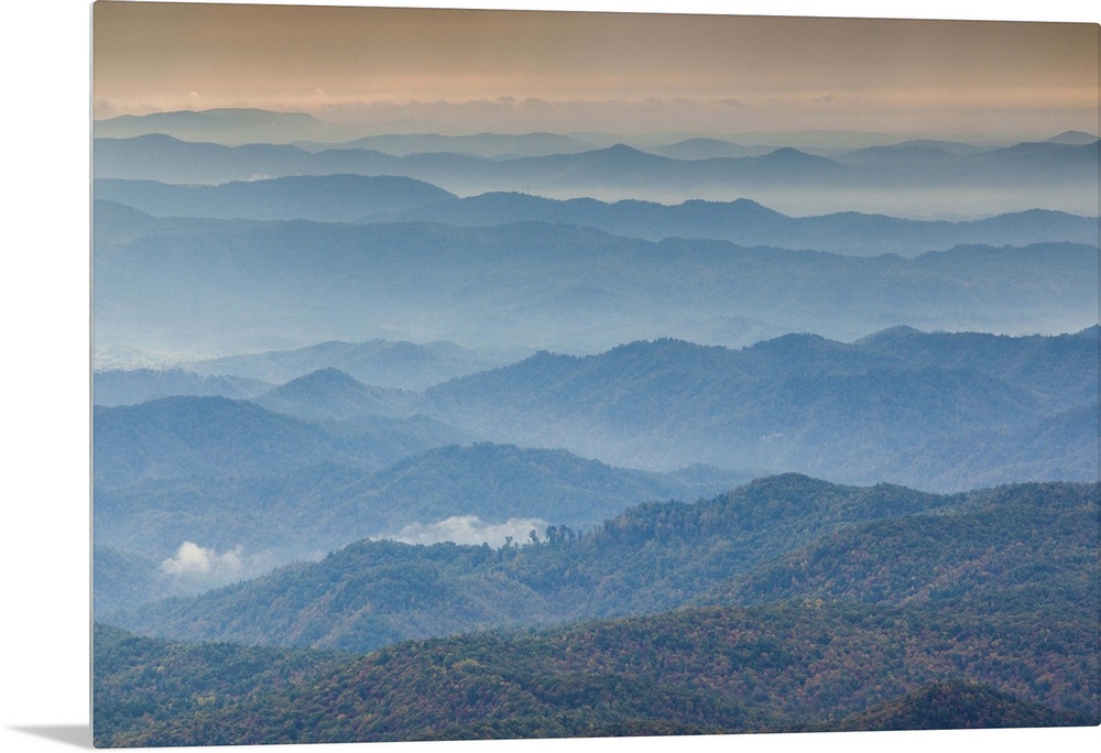 USA, North Carolina, Grandfather Mountain State Park, view of the Blue Ridge Mountains, morning