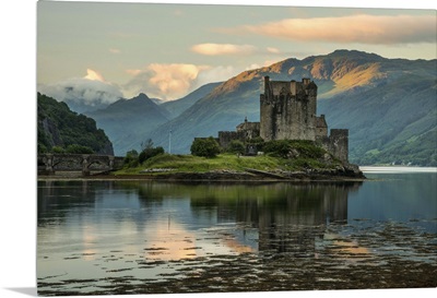 Scotland, Dornie, Eilean Donan Castle, west