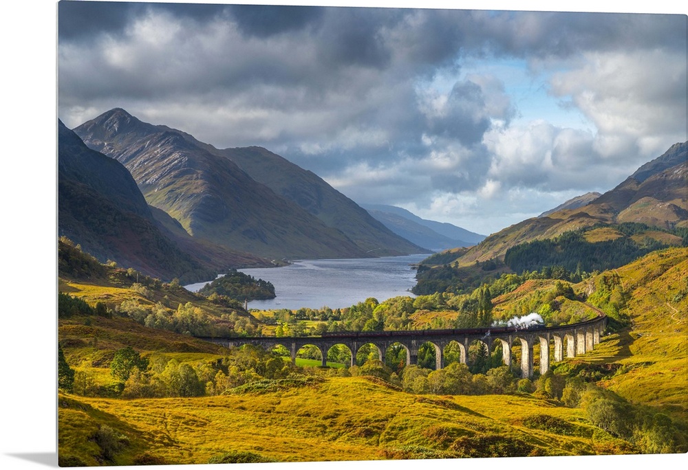 UK, Scotland, Highland, Loch Shiel, Glenfinnan, Glenfinnan Railway Viaduct, part of the West Highland Line, The Jacobite S...