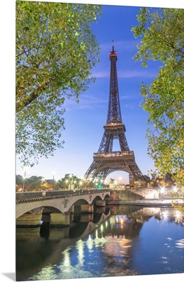 Eiffel Tower Green Nature In Paris