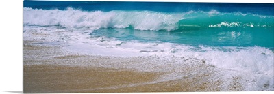 Waves crashing on the beach, Kauai, Hawaii