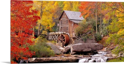 West Virginia, Glade Creek Grist Mill Babcock, St Park, Hut in a forest
