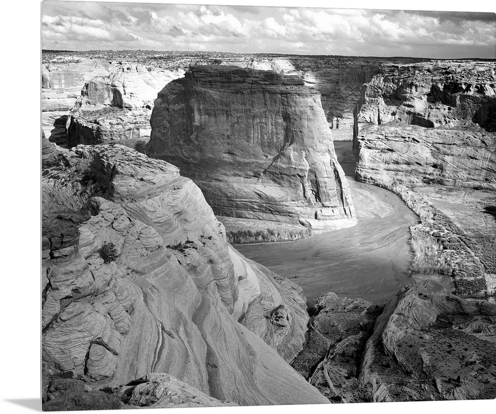 Canyon de Chelly, panorama of valley from mountain.