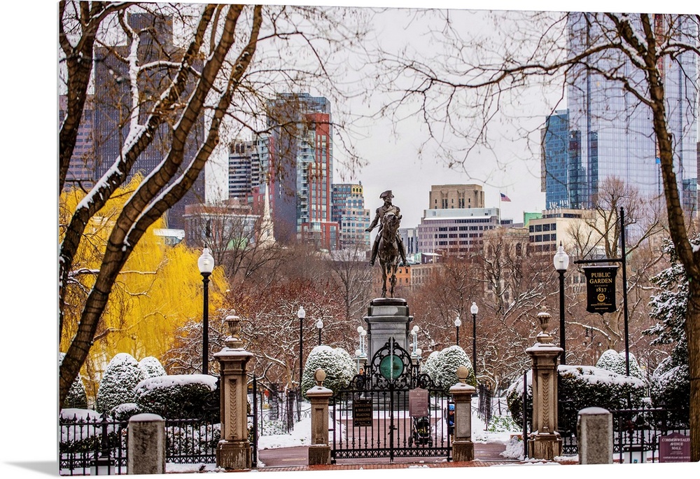 Photo of the George Washington Statue in Boston, Massachusetts.