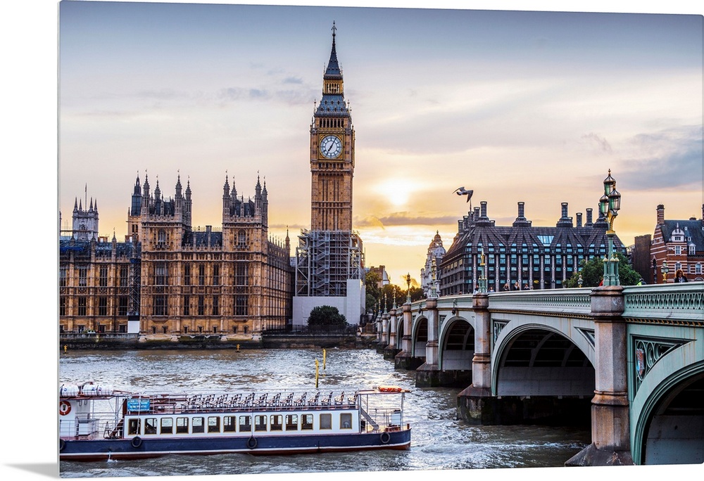 Photograph of a river boat on the River Thames about to go under the Westminster Bridge with Big Ben in the background.