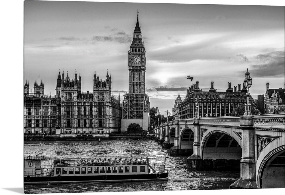 Photograph of a river boat on the River Thames about to go under the Westminster Bridge with Big Ben in the background.