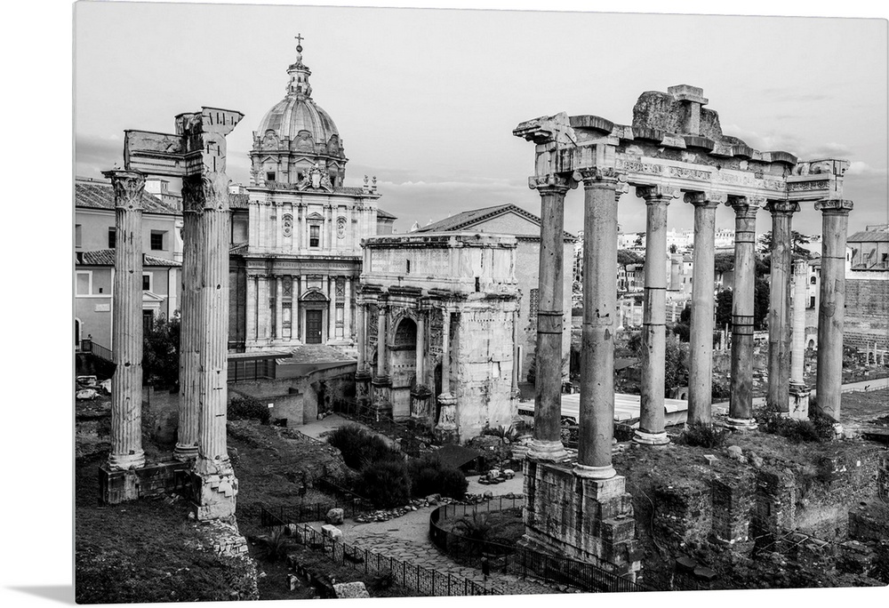 Black and White photograph of the ruins at the Roman Forum.