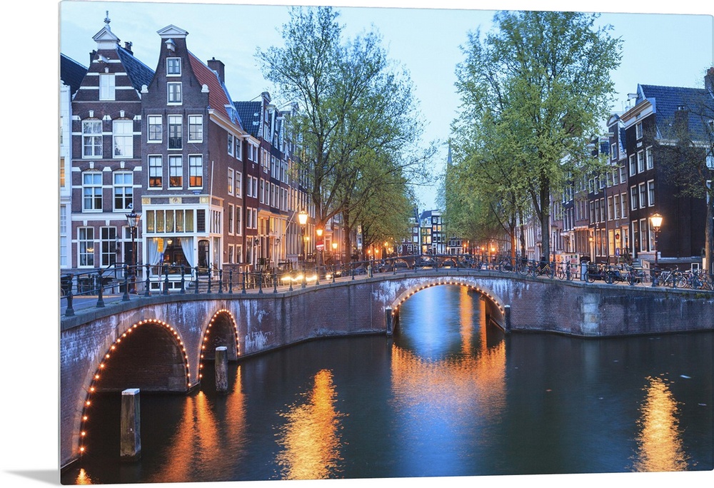 Keizersgracht and Leidsegracht canals at dusk, Amsterdam, Netherlands, Europe.