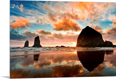 Haystack Rock at sunset, Cannon Beach, Oregon.