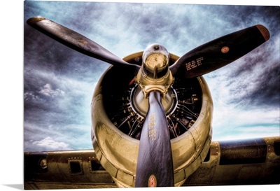 Propellor blades on an old aircraft