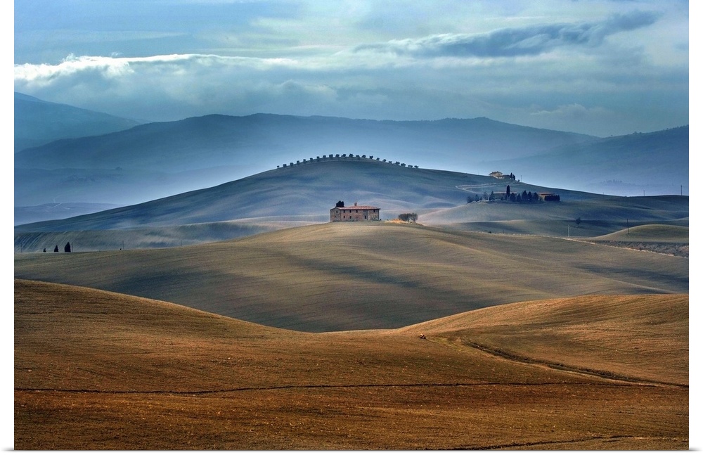 Farmhouse in the middle of the country landscape, Tuscany.