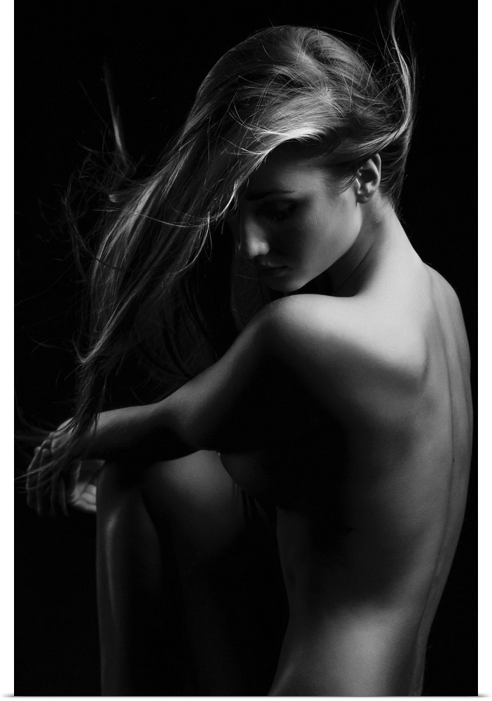 Black and white portrait of a beautiful nude woman.