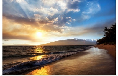 A Sunset View With Soft Water From North Kihei, Maui, Hawaii