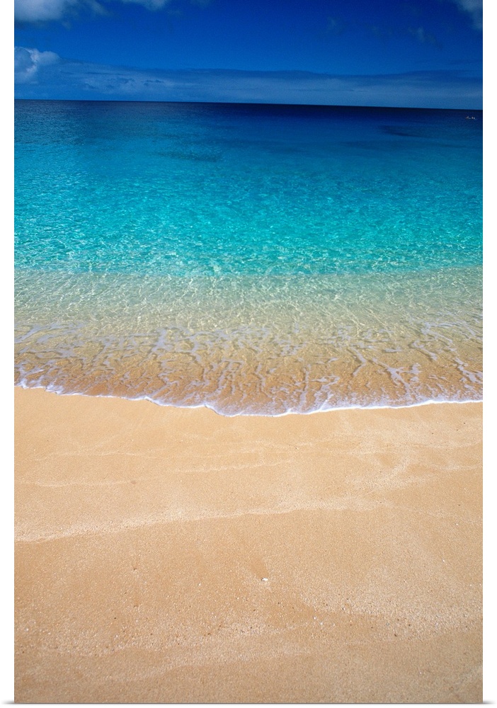 Beautiful Calm Turquoise Ocean From Shoreline To Horizon