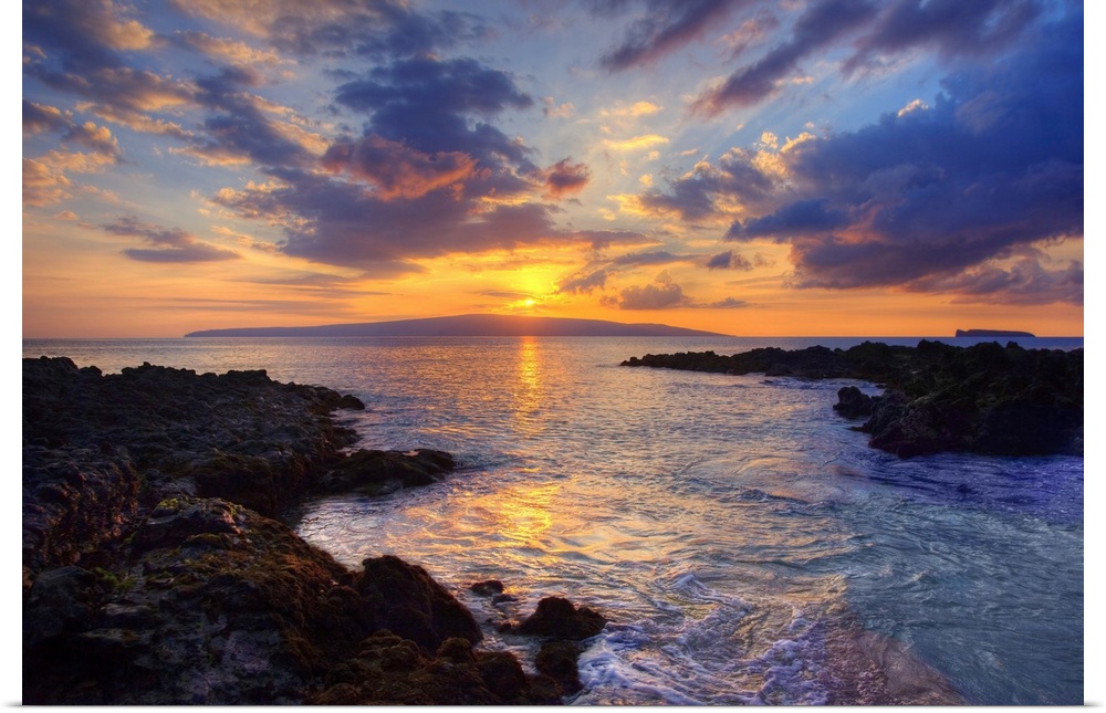 Beautiful sunset at Maui Wai or secret beach, Makena, Maui, Hawaii, united states of America.
