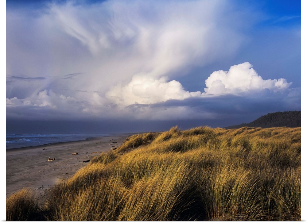 Clouds move inland over Umpqua Beach. Winchester Bay, Oregon, United States of America.