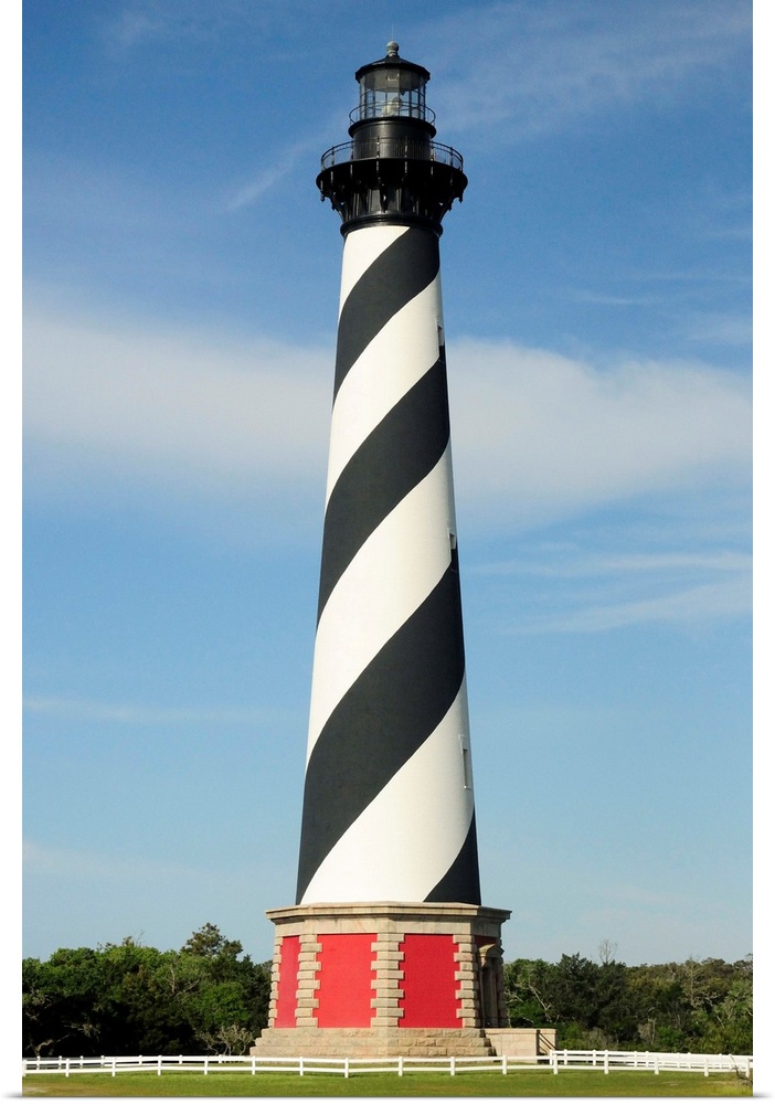 Daytime view of Cape Hatteras Lighthouse.