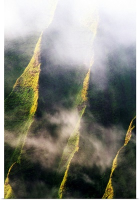 Hawaii, Kauai, Na Pali Coast, Kalalau Valley, Cliffs And Mist In Valley Of Lost Tribes