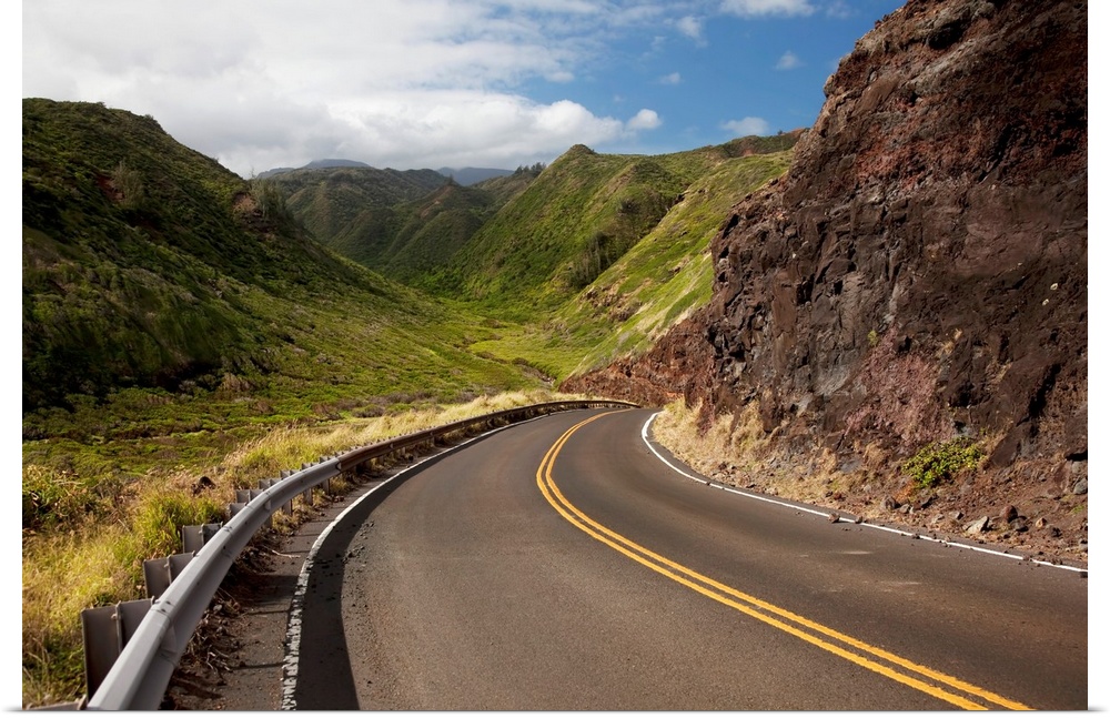 Hawaii, Maui, A winding road through Maui's west side with lush mountains