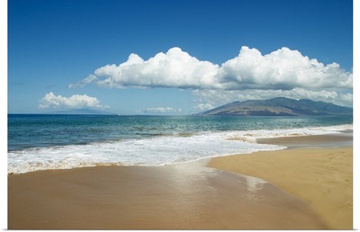 Hawaii, Maui, Kihei, Ocean And Sand, West Maui Mountains In The Distance