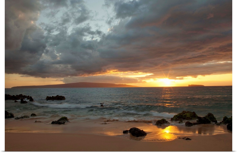 Hawaii, Maui, Makena, Cloudy Sunset At Big Beach
