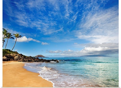 Hawaii, Maui, Makena, Secret Beach, Turquoise Ocean With Palm Trees And Sandy Beach