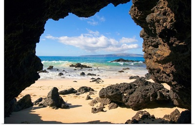 Hawaii, Maui, Makena, View From Secret Beach Of Kahoolawe Framed By Lava Tube