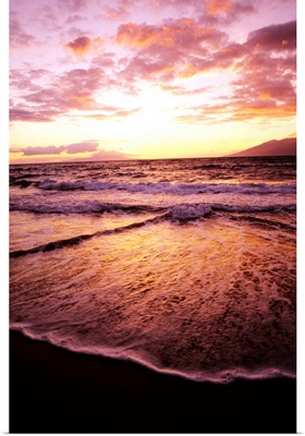 Hawaii, Maui, Wailea Beach At Sunset, Pink Clouds And Reflections On Water