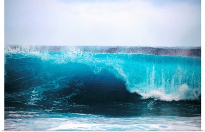 Hawaii, Oahu, Beautiful Wave Breaking