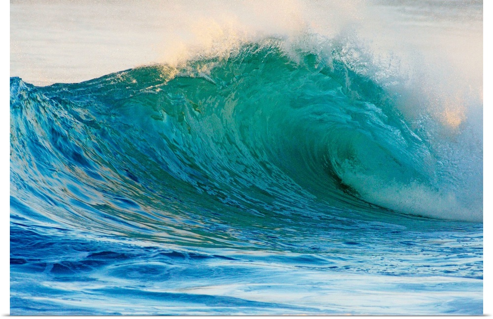 Hawaii, Oahu, Beautiful Wave Breaking