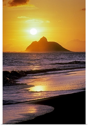 Hawaii, Oahu, Kailua, Lanikai Beach, Sunrise Over Mokulua Island